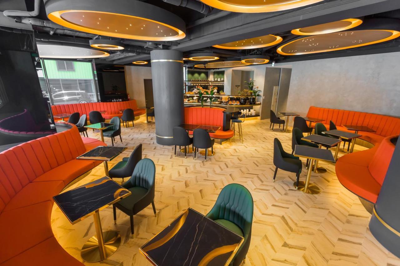 Q21 Hotel Kaohsiung Esterno foto